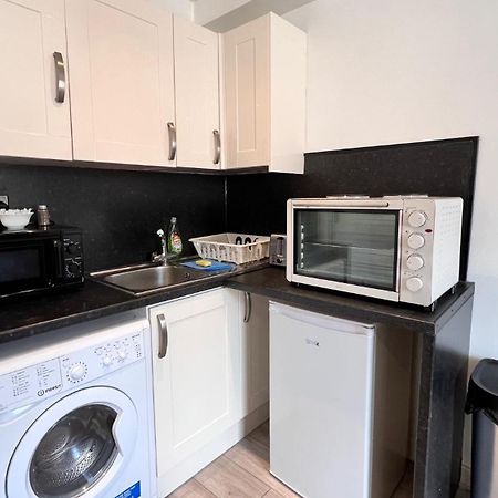 Lovely Studio Apartments On Finchley Road Лондон Екстериор снимка
