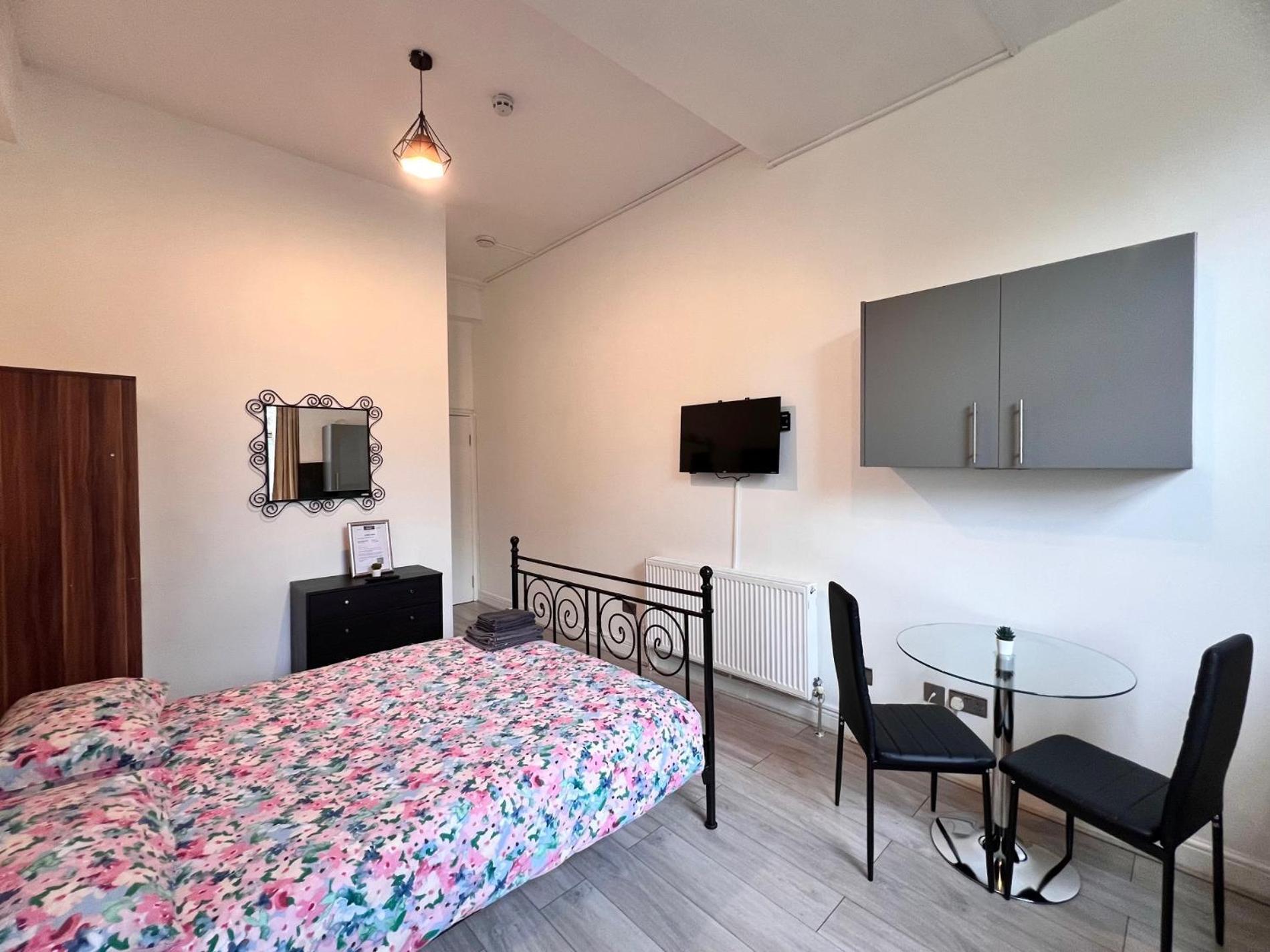 Lovely Studio Apartments On Finchley Road Лондон Екстериор снимка
